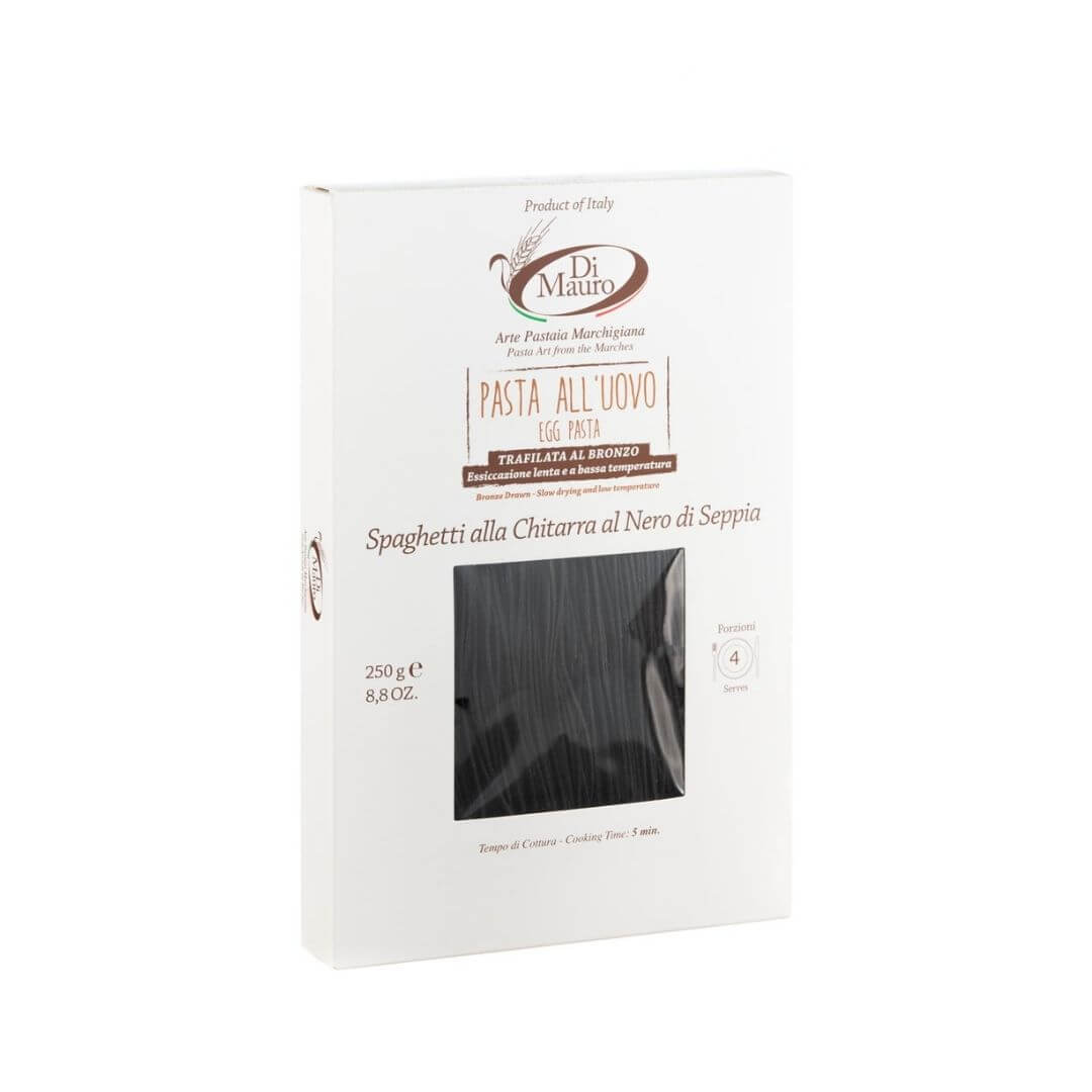 spaghetti alla chitarra artigianali all'uovo e nero di seppia marchigiani trafilati al bronzo a basse temperature