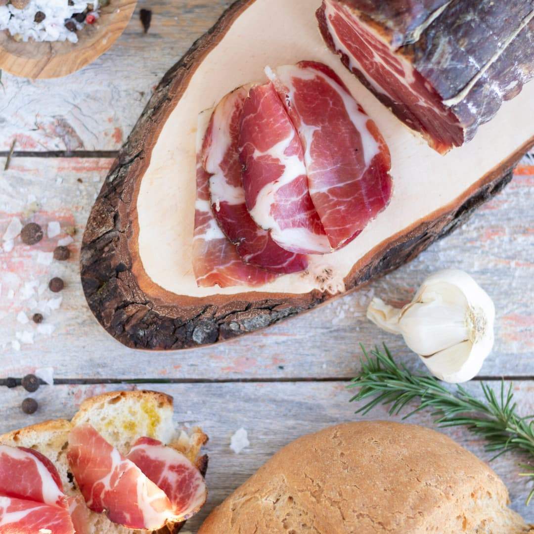 lonza-artigianale-stagionata-di-suino-marchigiano-o-capocollo-legato-a-mano