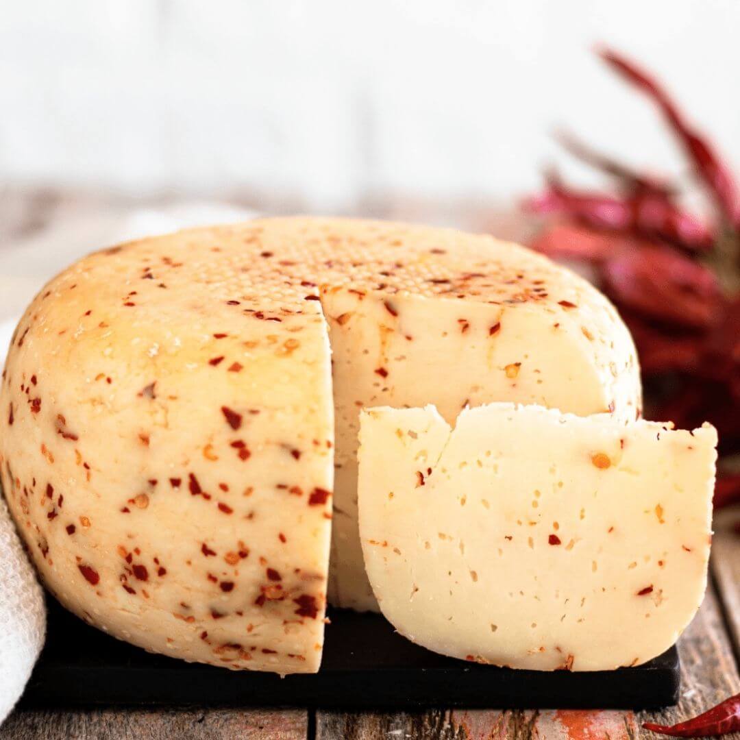 pecorino-marchigiano-al-peperoncino-fetta