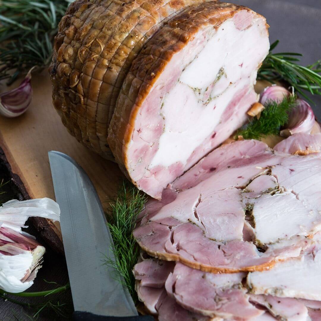 tacchinella-artigianale-in-porchetta-lavorata-a-mano-e-cotta-in forno